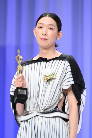 「東京ドラマアウォード 2021」授賞式に登場した江口のりこ