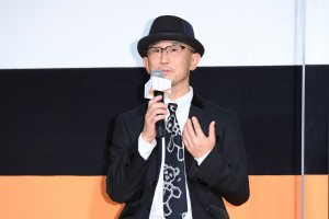 映画『そして、バトンは渡された』初日舞台あいさつに登場した前田哲監督