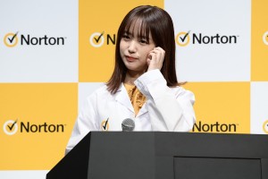 「ノートン ID アドバイザー」新機能発表会に登場したなえなの