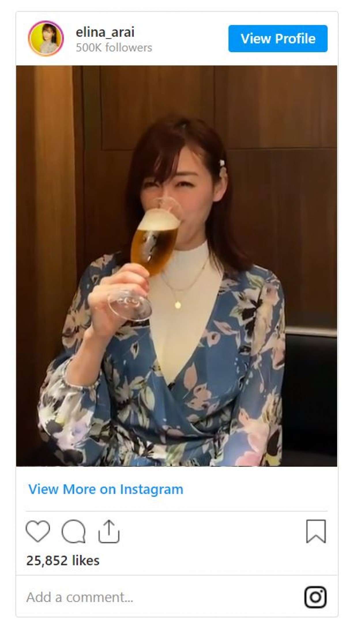 新井恵理那、グラス片手に昼飲みショット　「飲みすぎでしょ！」ハニカム笑顔に反響