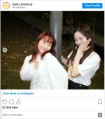 （左から）伊藤美誠、本田真凜の仲良しショット　※「本田真凜」インスタグラム