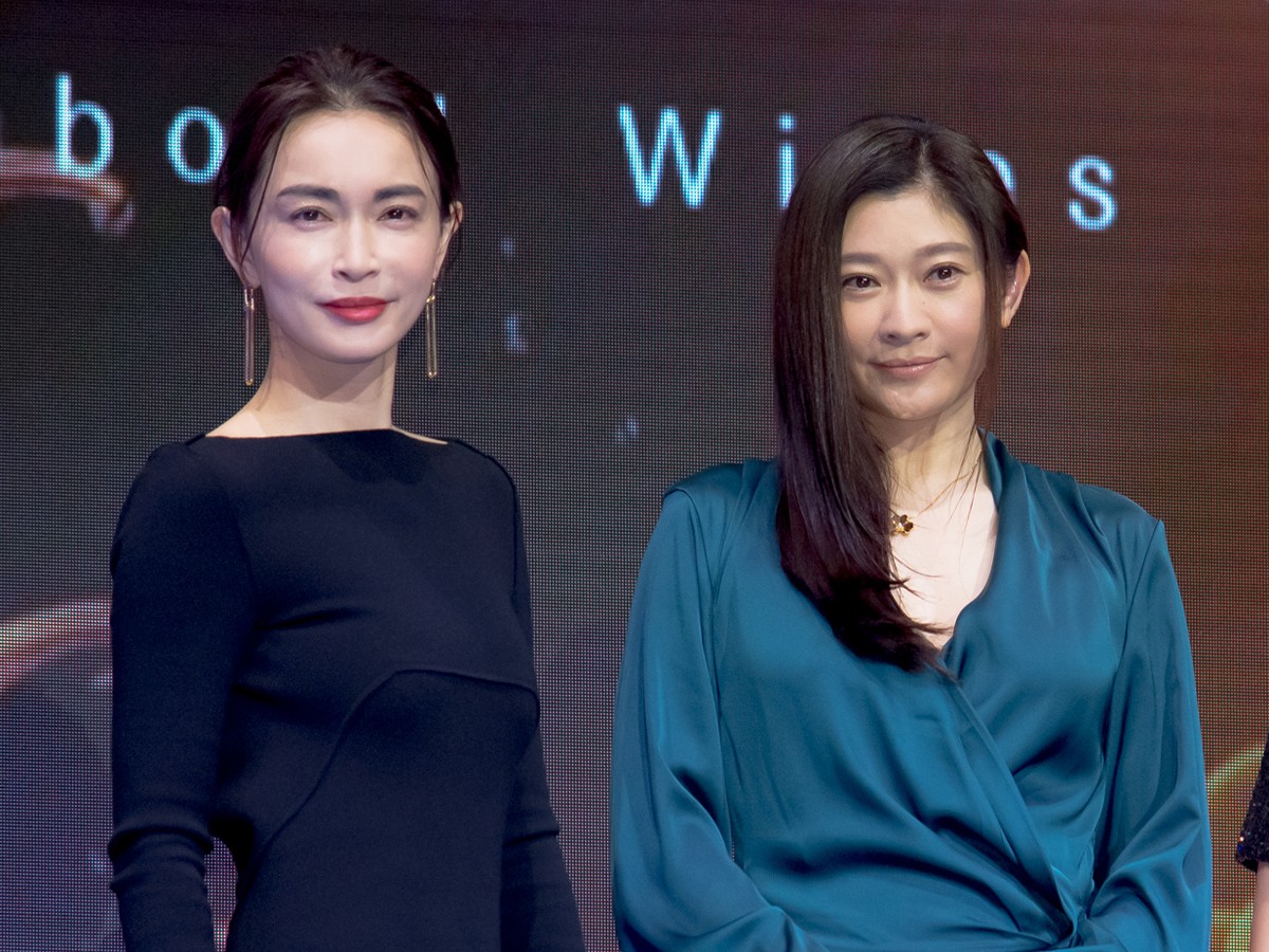 「Netflix Festival Japan 2021」『金魚妻』ステージに登場した（左から）長谷川京子、篠原涼子