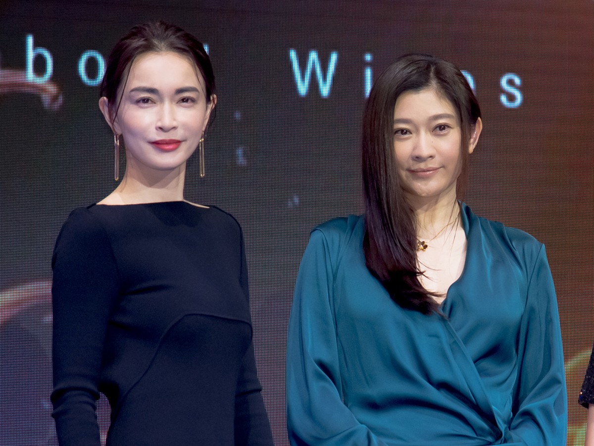 「Netflix Festival Japan 2021」『金魚妻』ステージに登場した(左から)長谷川京子、篠原涼子