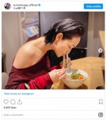 冨永愛、年に2回のラーメンを食べる貴重な姿　※「冨永愛」インスタグラム