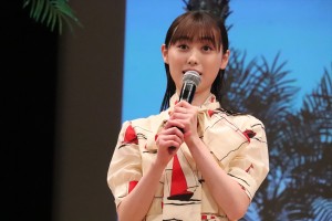 福原遥、映画『フラ・フラダンス』完成披露試写会に登場