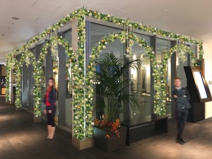 グランフロント大阪、ディズニープリンセスのクリスマスツリー登場！