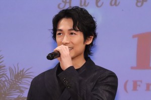 ディーン・フジオカ、映画『フラ・フラダンス』完成披露試写会に登場