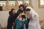 『劇場版 ルパンの娘』ウェディング姿を披露する深田恭子のオフショット
