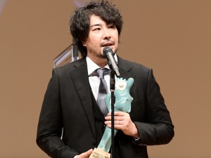 「第13回TAMA映画賞授賞式」に出席した藤元明緒監督