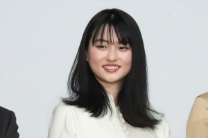 菊池日菜子、映画『私はいったい、何と闘っているのか』公開記念舞台あいさつに登場