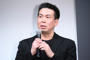 映画『さがす』完成披露試写会に登場した片山慎三監督