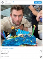 クリス・ヘムズワースが38歳に　子どもたちの手作り誕生日ケーキでお祝い　※「クリス・ヘムズワース」インスタグラム