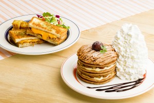「Eggs ’n Things」秋限定メニュー発売！　“栗”を使用したパンケーキ＆シェイク