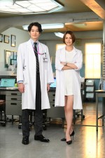 『ドクターX～外科医・大門未知子～』第7シリーズ第1話にゲスト出演する岡田将生と主演の米倉涼子