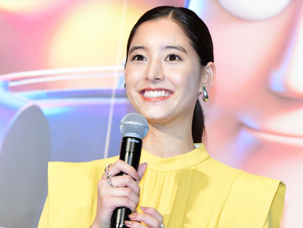 新木優子、“最高の笑顔”でダブルピース　鈴木伸之が撮った1枚に反響「優勝」「素敵すぎる」