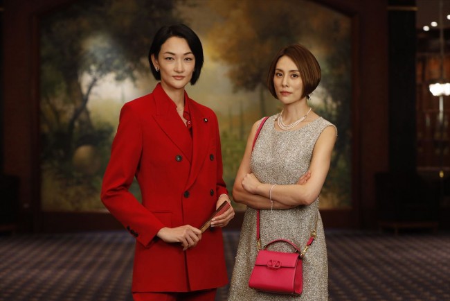 『ドクターX~外科医・大門未知子~』第7シリーズ第1話にゲスト出演する冨永愛と主演の米倉涼子