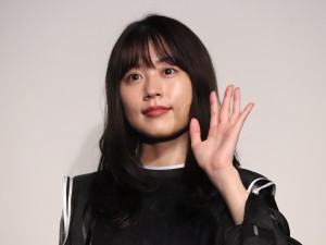 映画『人と仕事』完成報告会に登場した有村架純