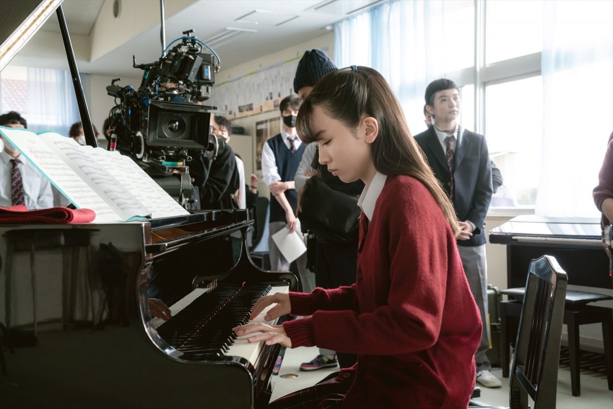 『そして、バトンは渡された』永野芽郁×岡田健史がピアノ初挑戦　メイキング映像解禁