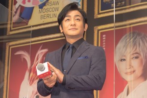 映画『総理の夫』完成披露試写イベントに登場した片岡愛之助