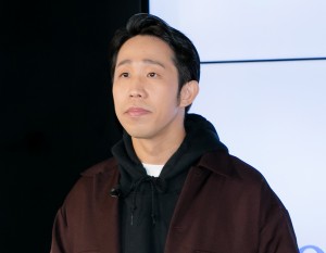 コンタクトレンズ協会記者発表会に登場したひょっこりはん