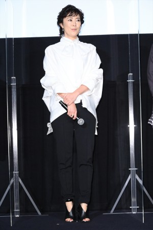 映画『空白』初日舞台あいさつに登場した寺島しのぶ