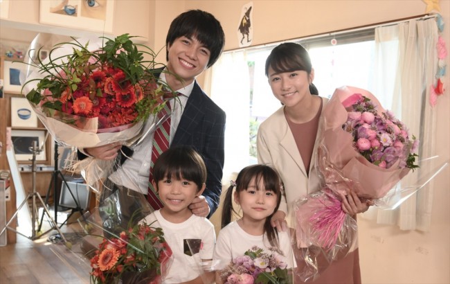 重岡大毅&木村文乃、『#家族募集します』クランクアップ!