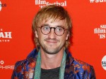 ゴルフ中に倒れて病院に搬送されたトム・フェルトン、心配するファンに歌で報告