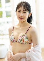 貝賀琴莉、「週刊プレイボーイ」41号（集英社）より