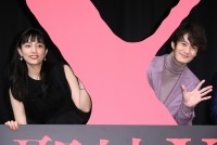映画『聖地X』完成披露舞台あいさつに登場した川口春奈、岡田将生