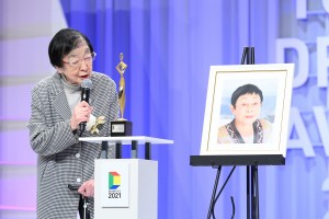 「東京ドラマアウォード 2021」授賞式に登場した石井ふく子プロデューサー