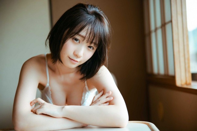 伊織もえ、セカンド写真集『内緒話』(秋田書店)未掲載カット、オフショットより