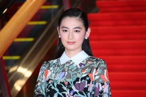 「第34回東京国際映画祭」レッドカーペットに出席した八木莉可子