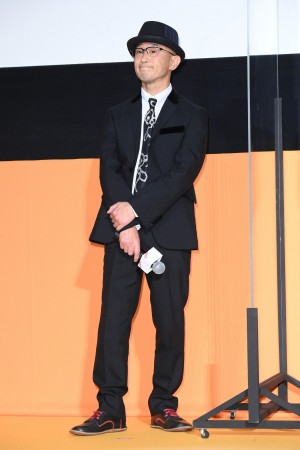 映画『そして、バトンは渡された』初日舞台あいさつに登場した前田哲監督