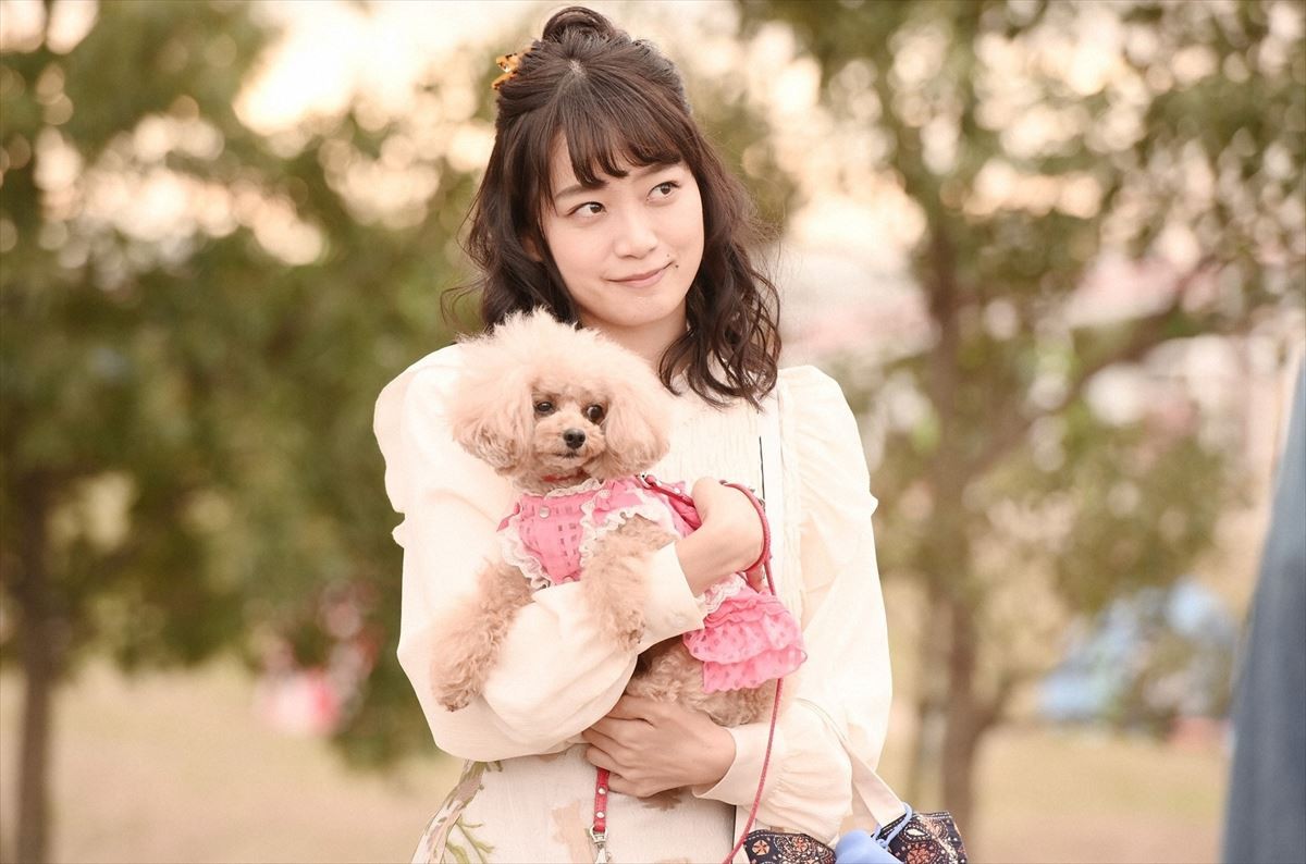 『婚姻届に判を捺しただけですが』第3話 “明葉”清野菜名、“百瀬”坂口健太郎の想い人を知りモヤモヤ