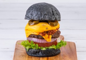 「BURGER＆BEER COLOR」東京・大手町にオープン！