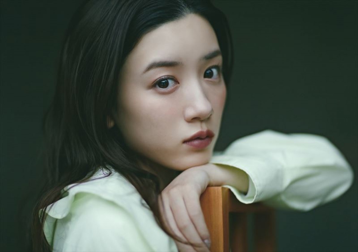 永野芽郁、圧倒的な透明感！　北海道で撮影の2022カレンダー発売決定