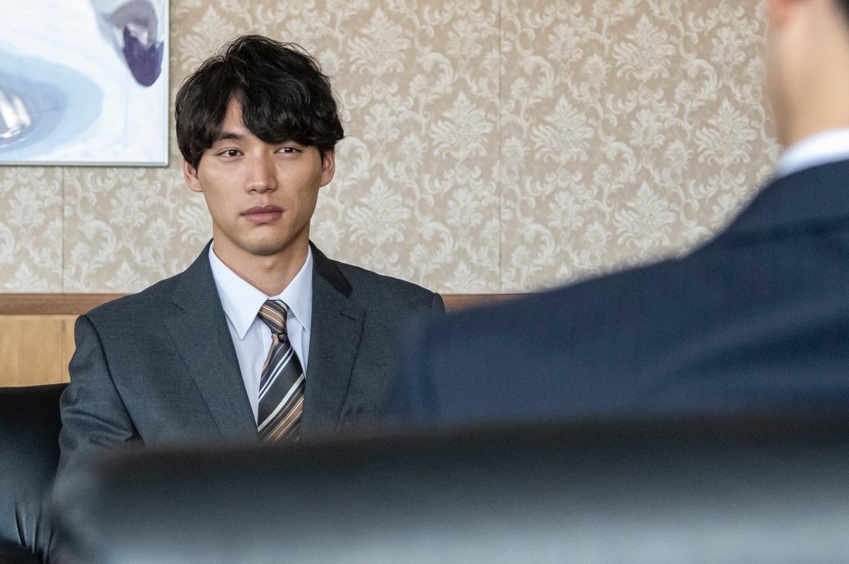 『アバランチ』車にひかれても立ち上がる！　綾野剛、怒とうのアクションに興奮の声