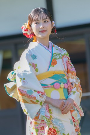 2022年オスカープロモーション新春晴れ着撮影会に登場した井頭愛海