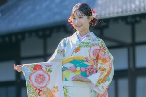 2022年オスカープロモーション新春晴れ着撮影会に登場した井頭愛海