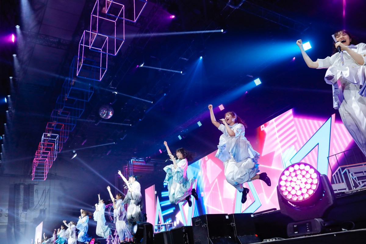 ＜ひなくり2021＞日向坂46、縦横無尽にファン“おひさま”の元へ　笑顔あふれるステージで魅了