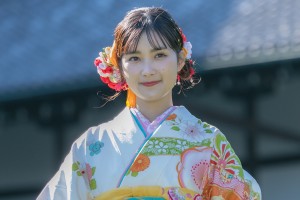 2022年オスカープロモーション新春晴れ着撮影会に登場した井頭愛海