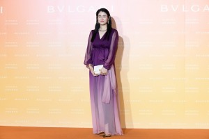 「BVLGARI AVRORA AWARDS 2021」ゴールデンカーペットセレモニーに登場した小雪