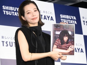 桜井ユキ、1st写真集『Lis blanc』の発売記念イベントに登場