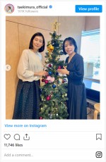 木村多江＆安藤玉恵、クリスマスツリーの前でにっこり　※「木村多江」インスタグラム