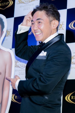 RIZAPで引き締まった身体と健康を手に入れた林家三平