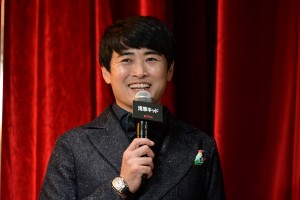 Netflix映画『浅草キッド』配信記念イベントに登場した劇団ひとり監督