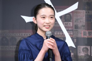映画『さがす』完成披露試写会に登場した伊東蒼