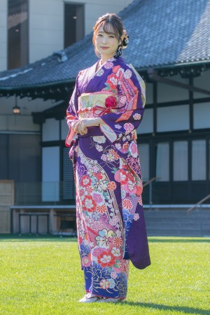 2022年オスカープロモーション新春晴れ着撮影会に登場した高橋ひかる