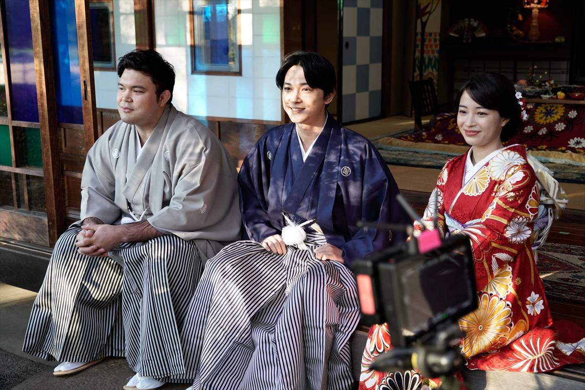 広瀬すず、艶やかな着物姿　吉沢亮＆ウルフ・アロン選手を“チェキで激写”
