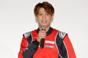 映画『僕と彼女とラリーと』舞台あいさつに登場した森崎ウィン